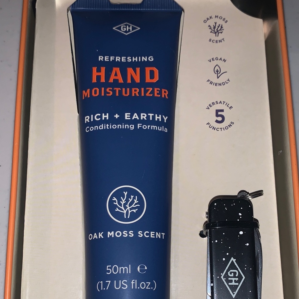 NEW-IN GOOD HANDS KIT Moisturizer Kit - FOR MEN - Picture 5 of 6